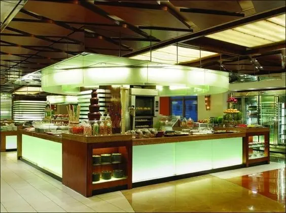 New Coast Hotel Manila - Yeme / İçme