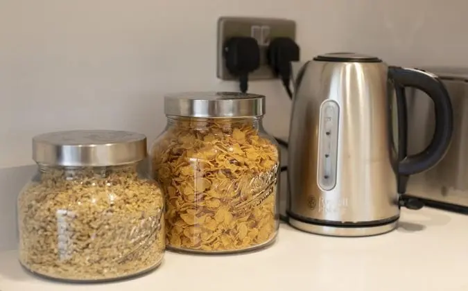 New Contemporary 2 Bed 2 Bath Apartment in Bath City With Garden and Private Parking