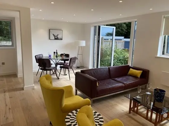 New Contemporary 2 Bed 2 Bath Apartment in Bath City With Garden and Private Parking - Oda