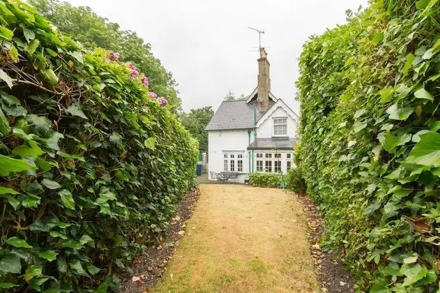 NEW Cosy 2 Bedroom Detached House West Finchley
