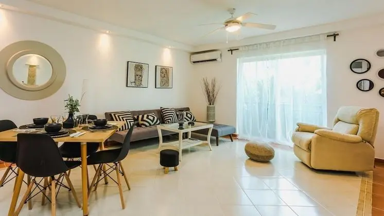 New Cozy Beach Apartment With Private Beach on WS - Oda
