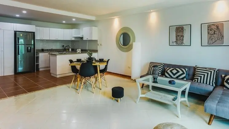 New Cozy Beach Apartment With Private Beach on WS - Oda