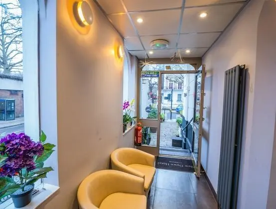 New Dawn Hotel - Lobi