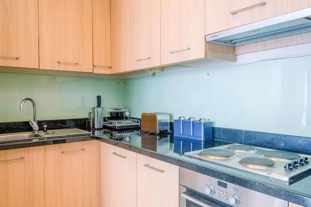 New Furnished And Comfortable 2Br At The Mayflower Apartment - Mutfak