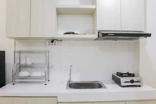 New Furnished Studio Apartment at M-Town Residence By Travelio - Mutfak