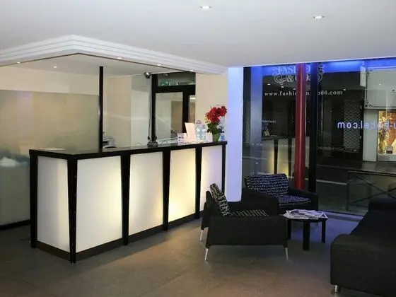 New Hôtel Saint Lazare - Lobi