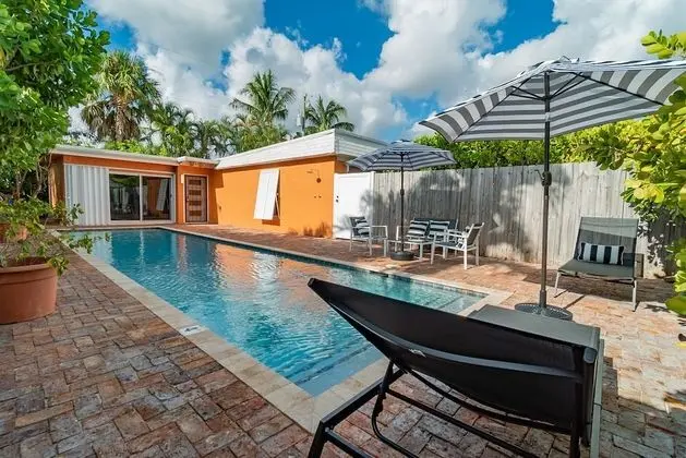 New Hummingbird Private Pool Cottage 2/2 In Flamingo Park Downtown Beach, Shops & Restaurants - 1