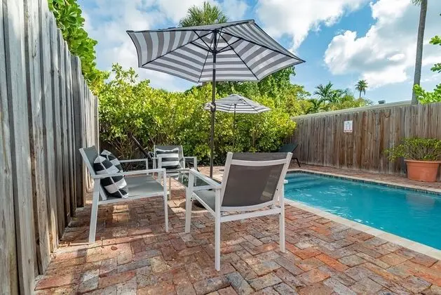 New Hummingbird Private Pool Cottage 2/2 In Flamingo Park Downtown Beach, Shops & Restaurants - Havuz