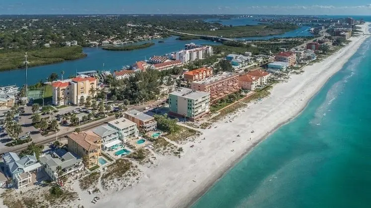 The New Hotel Indian Shores - Plaj