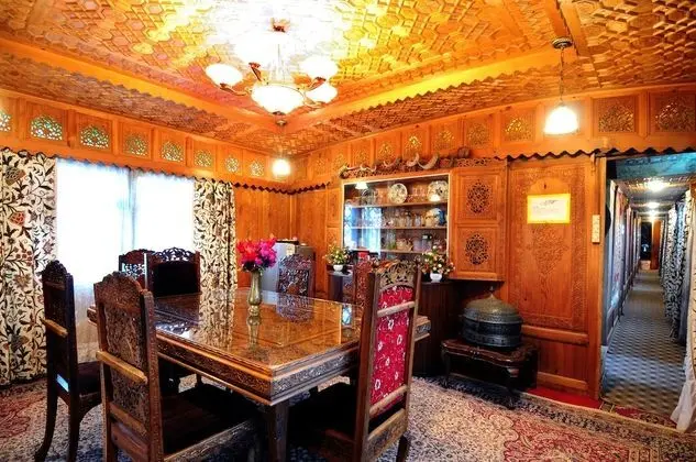 New Jacquline Heritage Houseboats Nigeen Lake - Yerinde Yemek