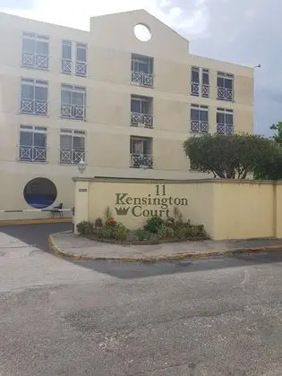New Kingston Apt at Kensington Court - Dış Mekan