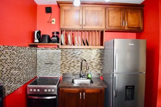 New Kingston Guest Apartment At Chelsea - Mutfak