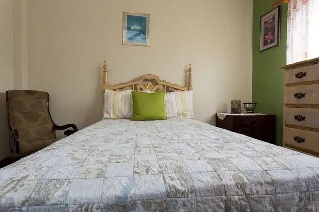 New Kingston Guest Apartment at Inglaterra I - Havuz