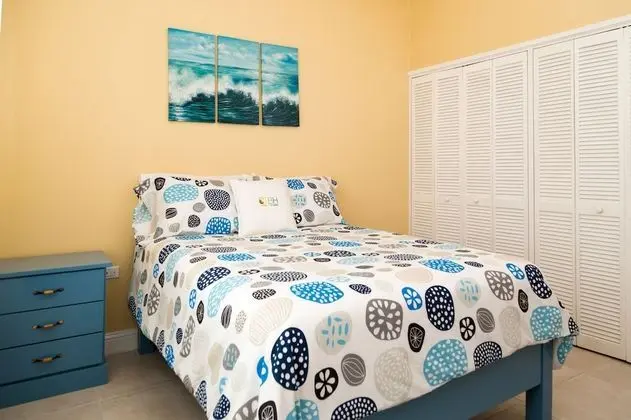 New Kingston Guest Apartment at Westbury - Oda