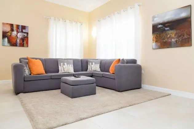 New Kingston Guest Apartment at Westbury - Öne Çıkan Resim