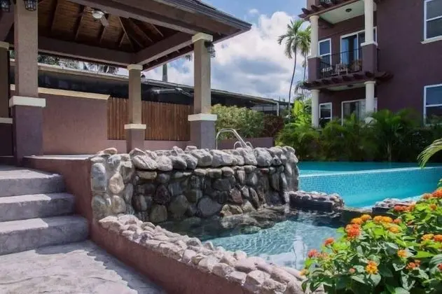New Kingston Guest Apt at Sonoma Estate