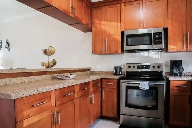 New Kingston Guest Apt at Sonoma Estate - Mutfak
