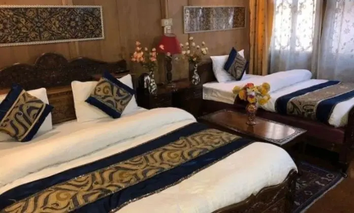 New Kolohai Houseboats