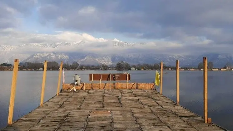 New Kolohai Houseboats
