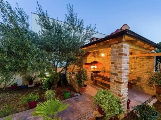 New Luxury Apartment With Nice Garden and Barbecue in a Quiet Area, Wifi - Dış Mekan