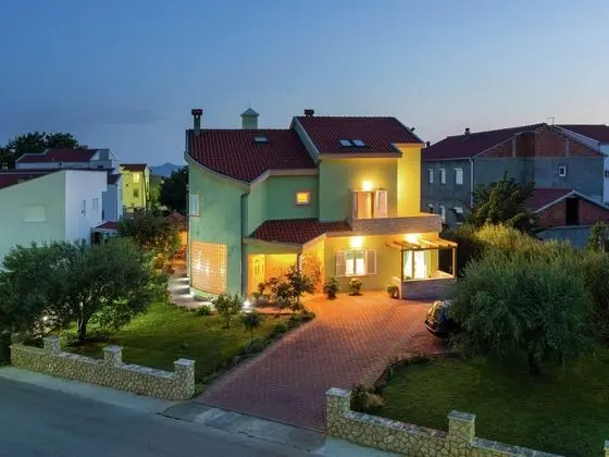 New Luxury Apartment With Nice Garden and Barbecue in a Quiet Area, Wifi - Öne Çıkan Resim