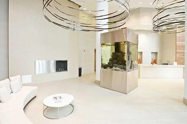 NEW Luxury Condo - Lake Shore View With Parking - Lobi