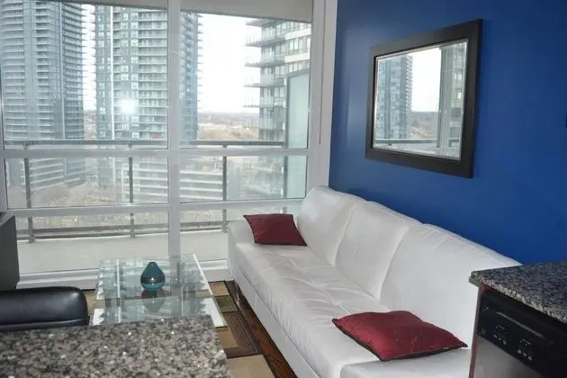 NEW Luxury Condo - Lake Shore View With Parking - Oda Düzeni
