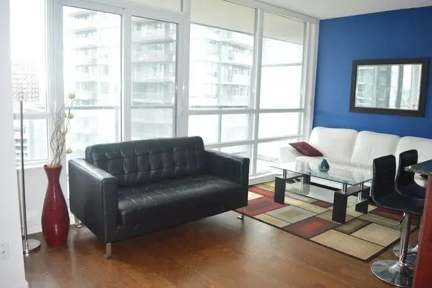 NEW Luxury Condo - Lake Shore View With Parking - Öne Çıkan Resim