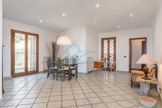 New Refined Villa Rayskaya In Monte Compatri - Yerinde Yemek