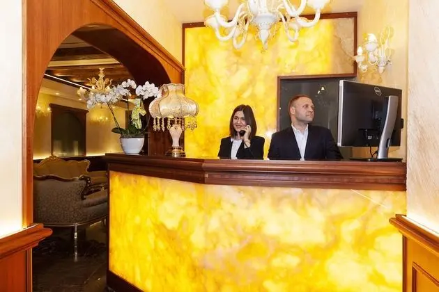 New Reiter Hotel - Lobi
