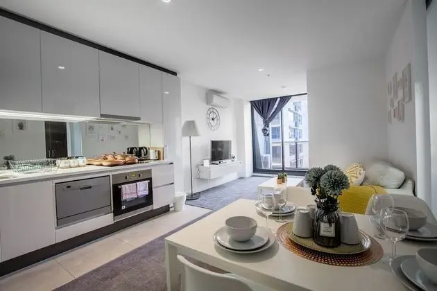 New Renovated & Cozy Apt Closes To Southern Cross