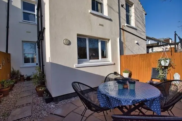 NEW Restful and Cosy 4BD Home Minutes From Beach