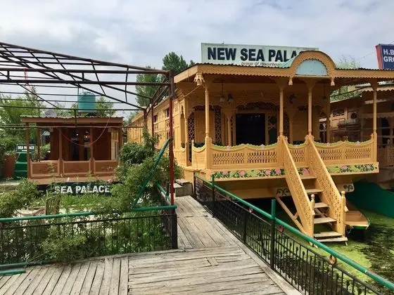 New Sea Palace Houseboats