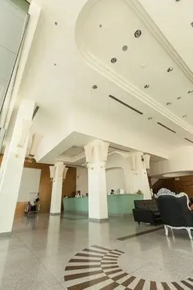 New Season Hotel - Lobi