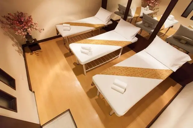 New Season Square Hotel