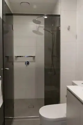 New Spacious 2 Bedroom With Gorgeous City Views - Banyo Tipleri