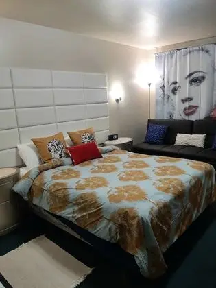 The New Star Motel (1950s Retro Lodging and Retreat Center)