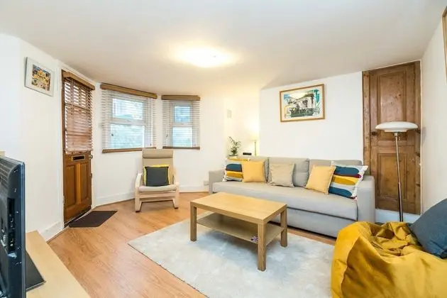 NEW Stylish 1 Bedroom Flat With Garden London