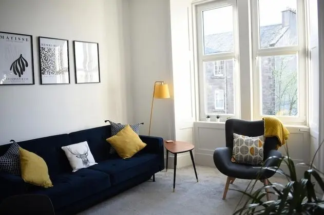 NEW Superb 2BD Flat in Holyrood Edinburgh