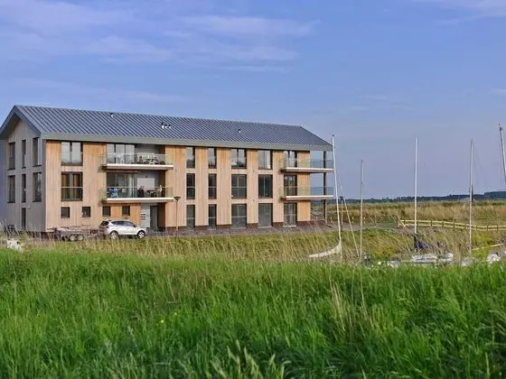 New and Tasteful Apartment With a Panoramic View Over the Marina