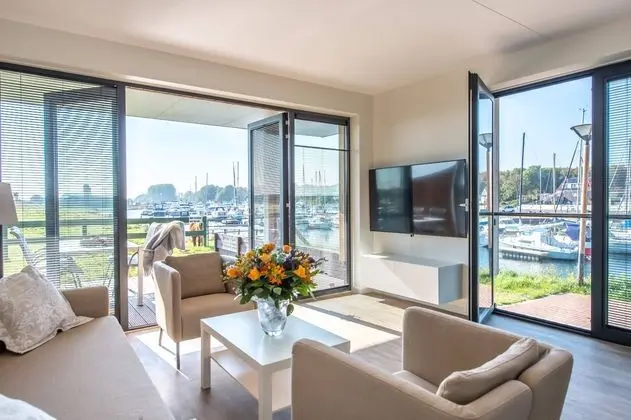 New and Tasteful Apartment With a Panoramic View Over the Marina - Öne Çıkan Resim