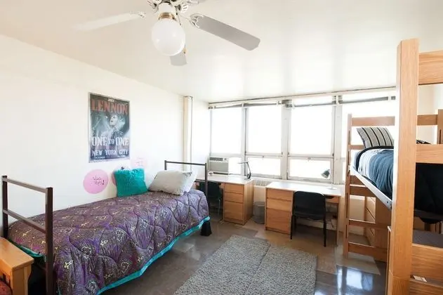 New York City Summer Dorms - Oda