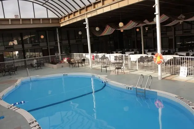 Newark Garden Finger Lakes Hotel - Havuz