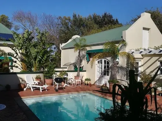 Newlands Guest House - Havuz