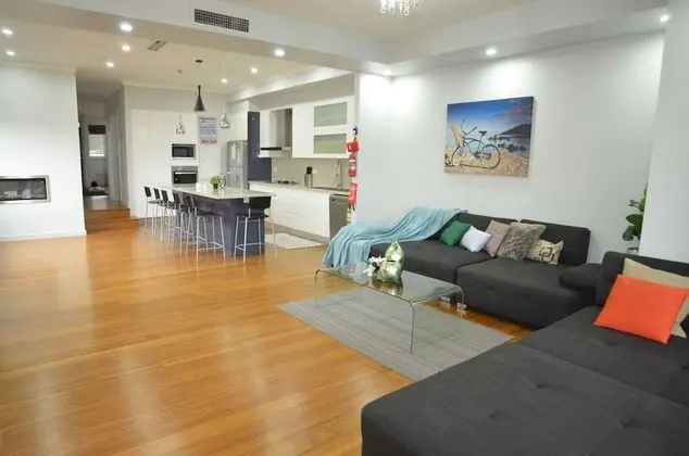 Newly Built and Spacious Home - Lobi