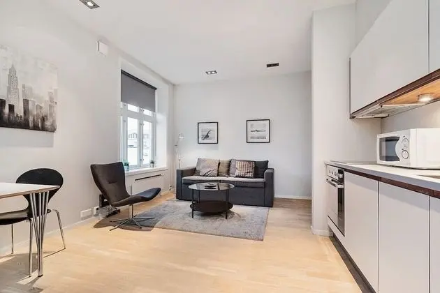 Newly Redecorated 1 Bedroom