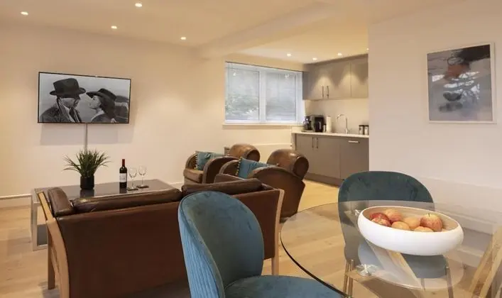 Newly Refurbished 2 Bed 2 Bath Apartment With Terrace and Private Parking - Oda