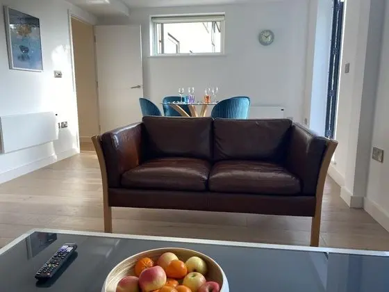 Newly Refurbished 2 Bed 2 Bath Apartment With Terrace and Private Parking - Oda