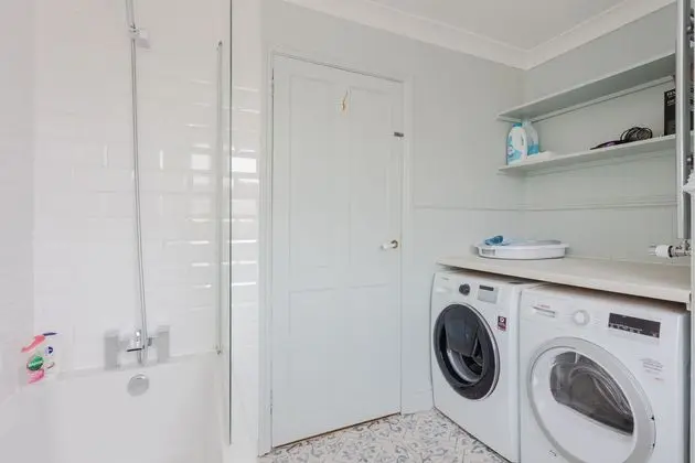 Newly Refurbished 4 Bedroom House in East London - İç Mekan