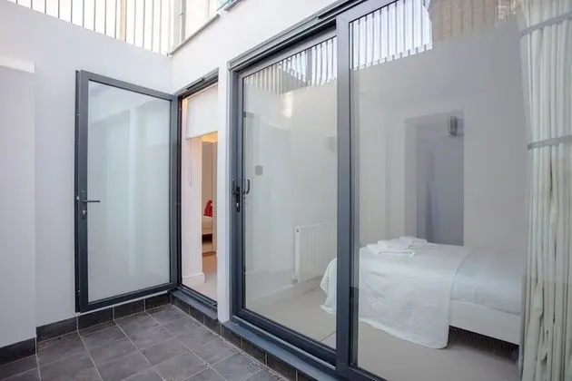 Newly Refurbished Modern 3 Bedroom Apartment in Affluent Fulham